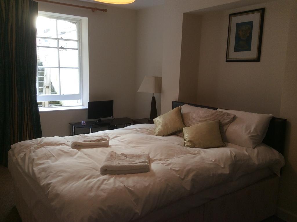 Sterling House Hotel Истборн Стая снимка